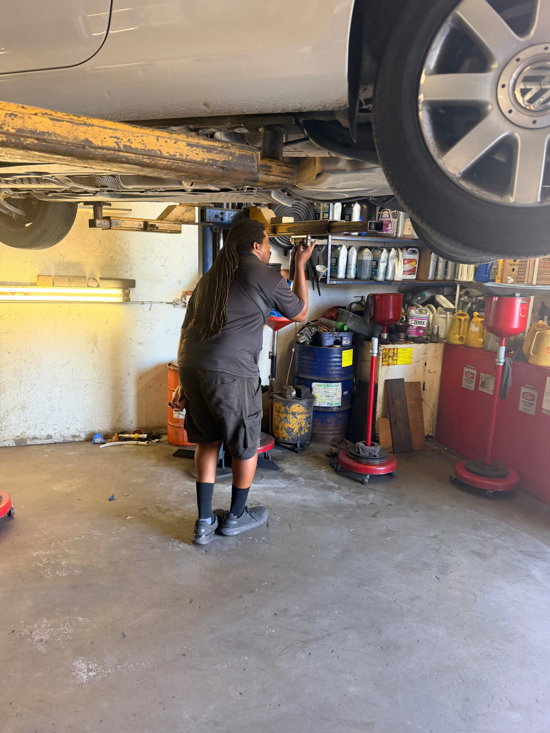 Automotive Lift Lowering Too Slowly? Common Causes and Service Tips